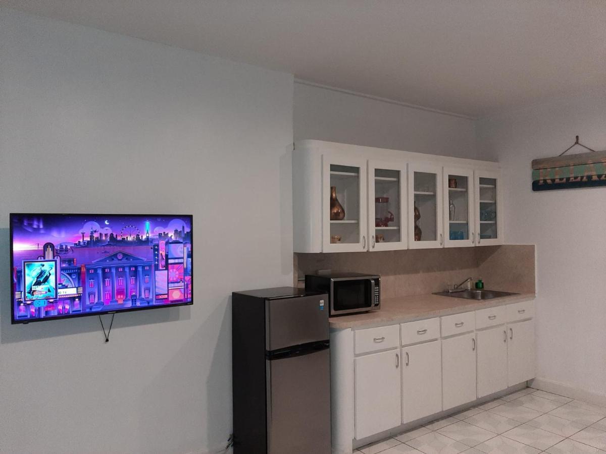 Hallandale Studio With Pool Apartment Холандейл Бийч Екстериор снимка