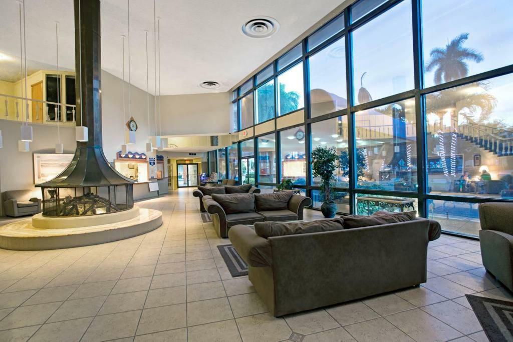 Hallandale Studio With Pool Apartment Холандейл Бийч Екстериор снимка