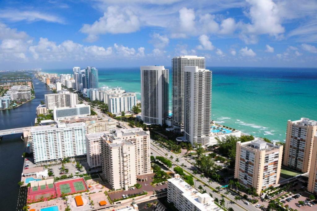 Hallandale Studio With Pool Apartment Холандейл Бийч Екстериор снимка